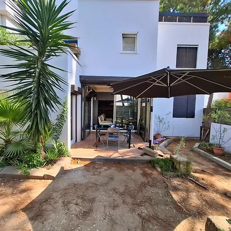 Jardin De Camargue - T4 Avec Parking, Wifi, Velos & Jardin, Proche